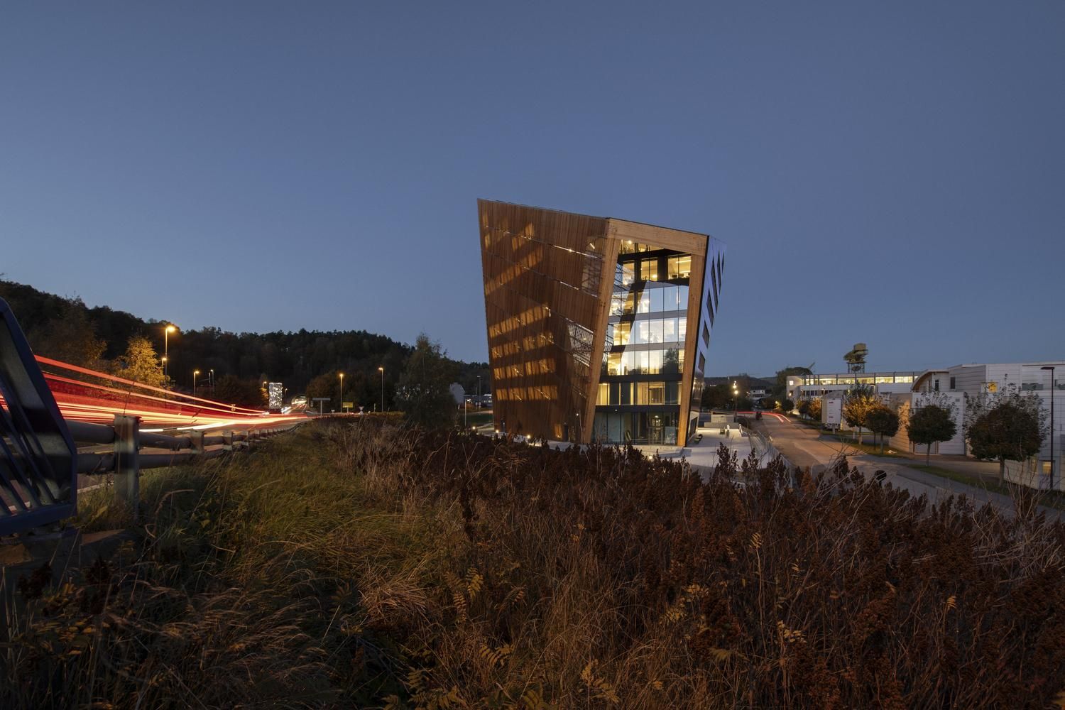 "Перекошена" будівля та соціальна дистанція: фото проєкту сучасного офісу в Норвегії