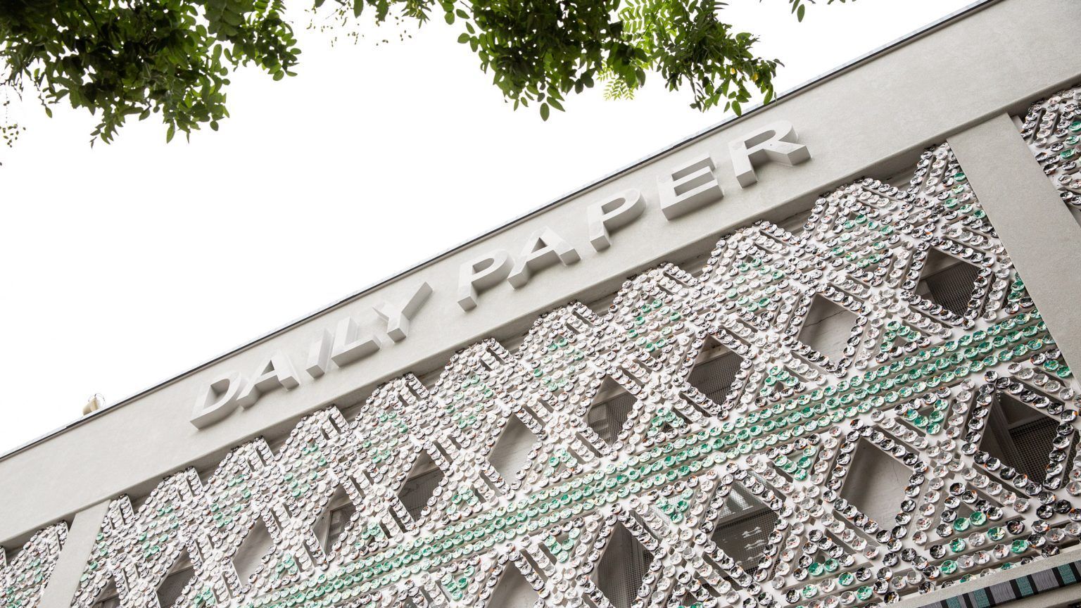 Фасад з пивних банок: у США відкрили магазин з незвичним оформленням – фото Фасад з пивних банок: у США відкрили магазин з незвичним оформленням – фото