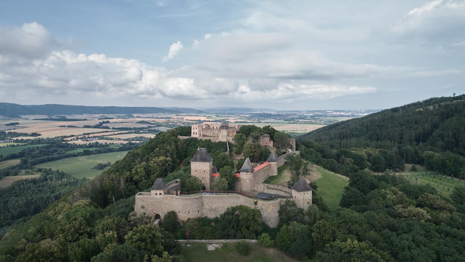 Аварійний замок Хельфштин у Чехії врешті відновили: як він виглядає сьогодні – фото
