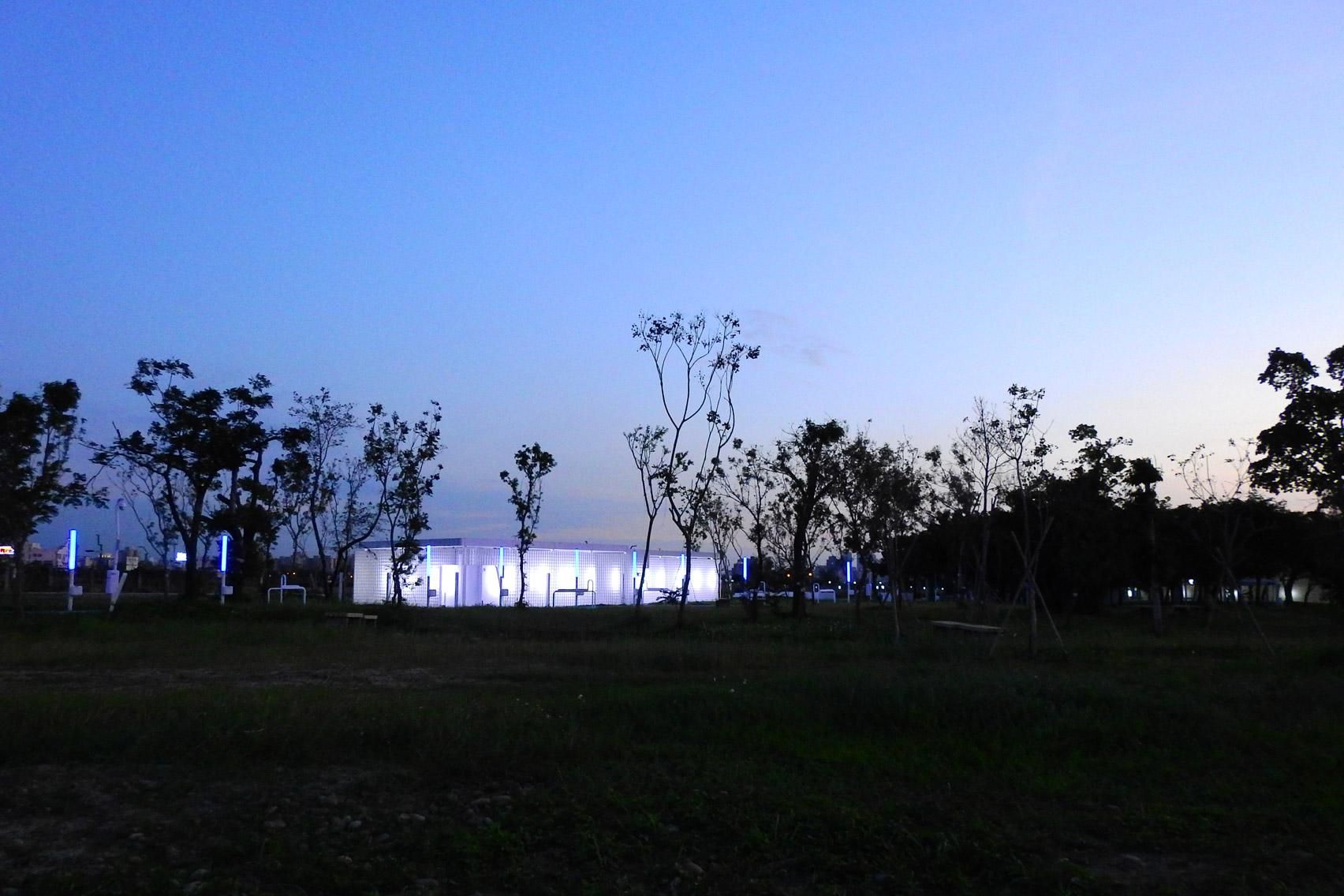 Уличные фонари, которые отпугивают комаров – проект футуристического парка в Тайване: фото