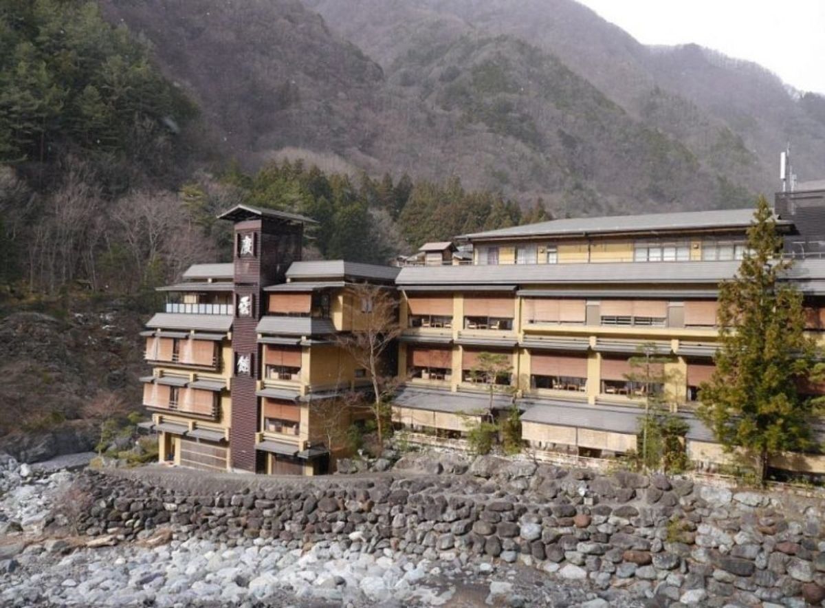 1300 років безперервної роботи: як виглядає найстаріший готель у світі – фото 