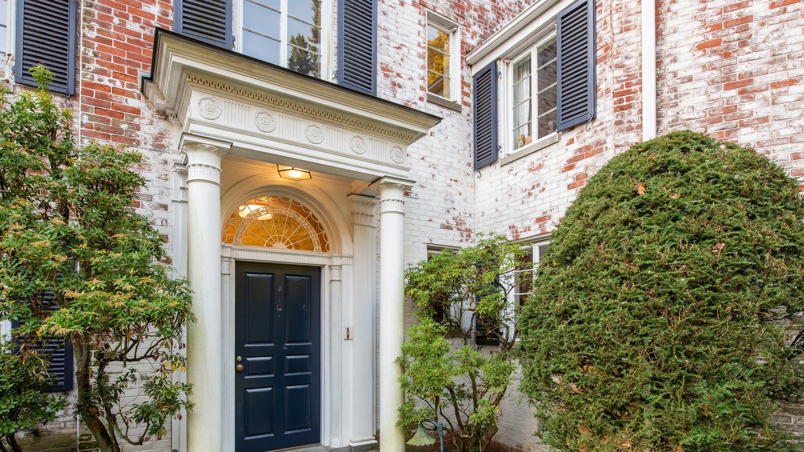 Известный музыкант Пол Саймон выставил на продажу свою усадьбу в США: цена и фото здания Известный музыкант Пол Саймон выставил на продажу свою усадьбу в США: цена и фото здания