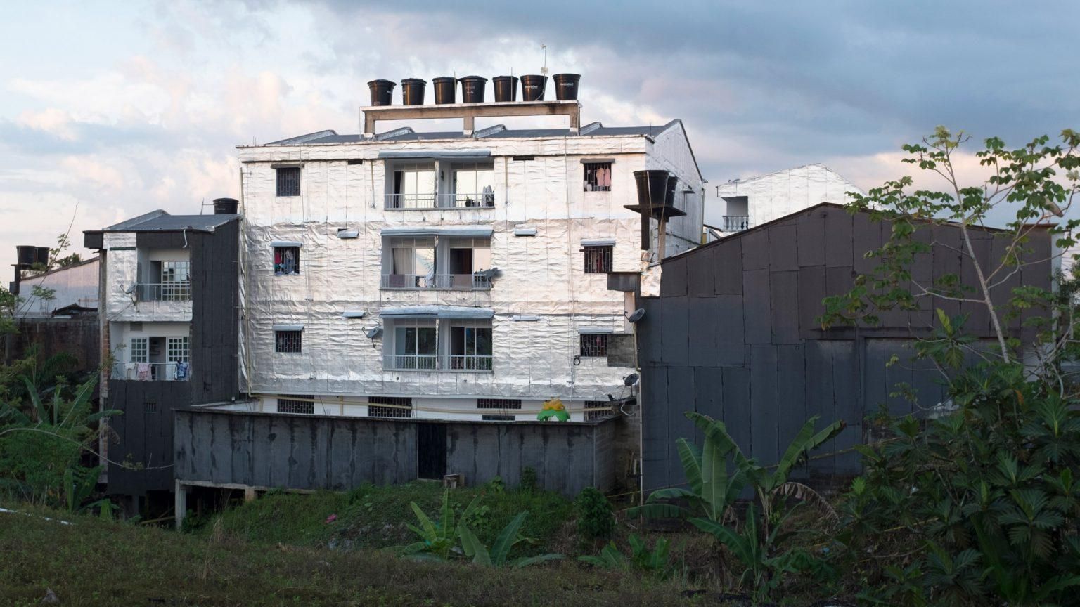 Что такое "мерцающая" архитектура и при чем здесь алюминий – фото из тропических лесов