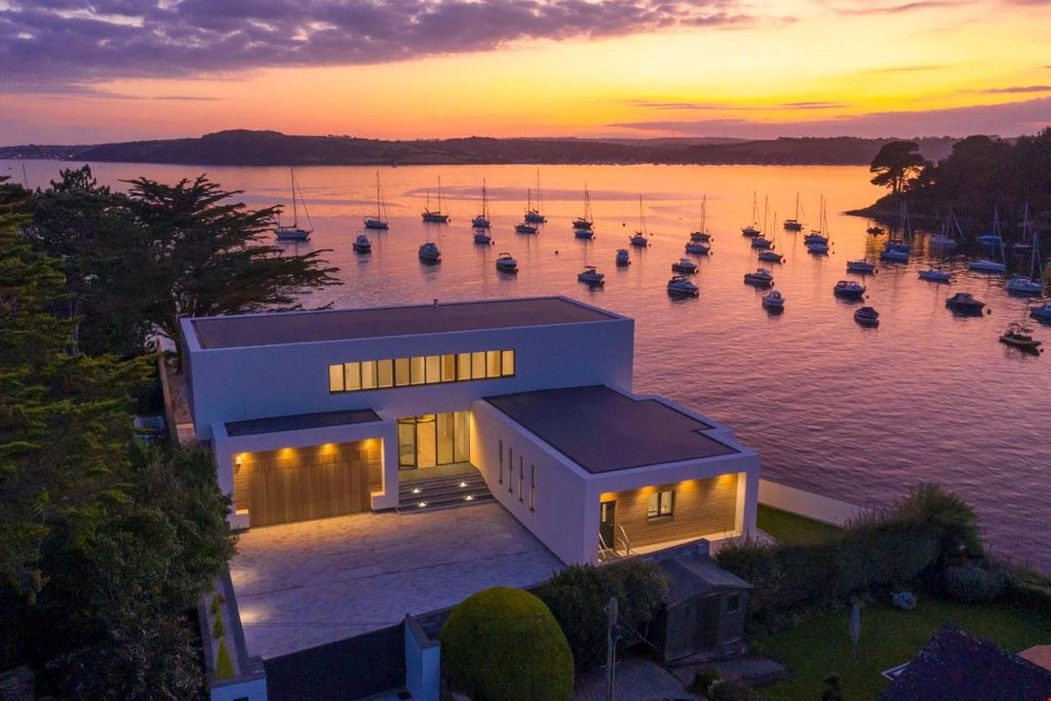 Велич та розкіш: приголомшливі фото і ціни найпопулярніших будинків Великобританії Велич та розкіш: приголомшливі фото і ціни найпопулярніших будинків Великобританії