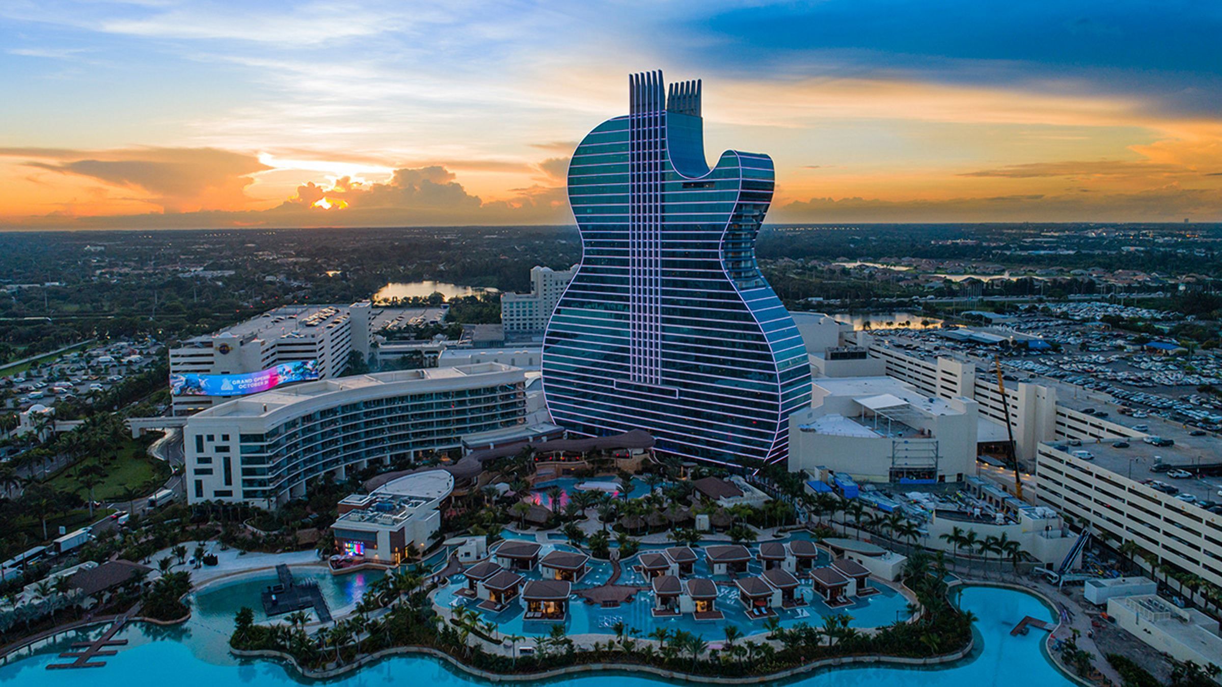 Hard Rock: у Маямі відкрили дивовижний готель у формі гітари – фото