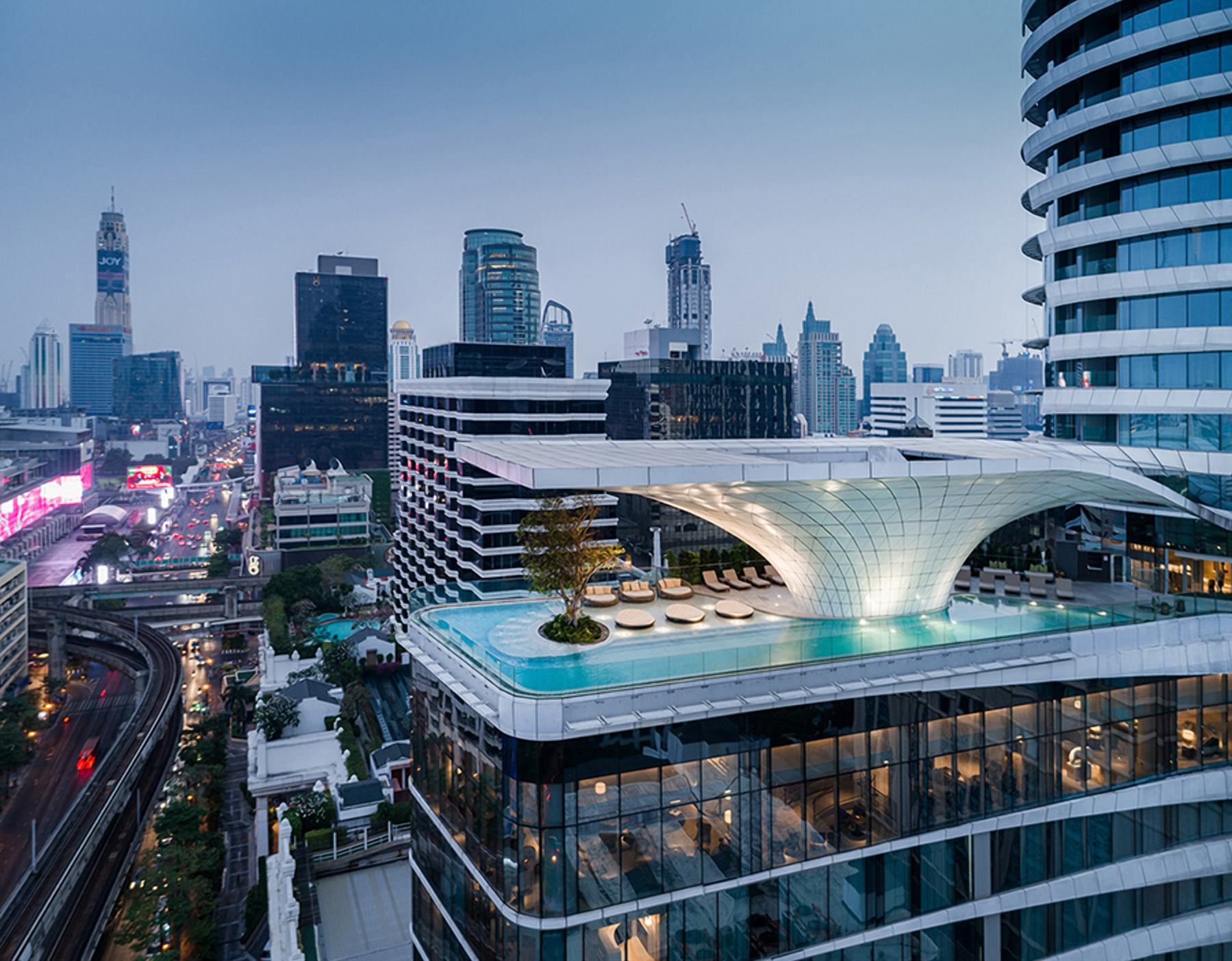 Бассейн на крыше и умопомрачительный вид: жилой комплекс в Таиланде, который поражает – фото
