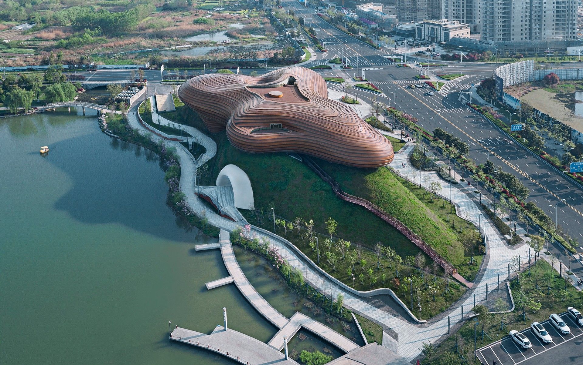 Плавність форм та загадковий дизайн: у Китаї з'явився незвичний музей – фото