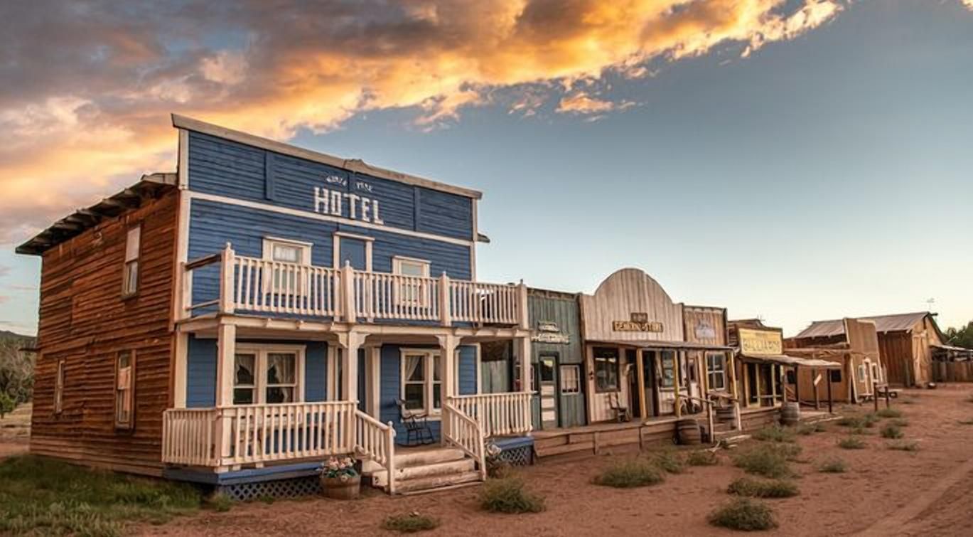 Будинки із вестернів: у штаті Нью-Мексико продається ціле містечко – фото 