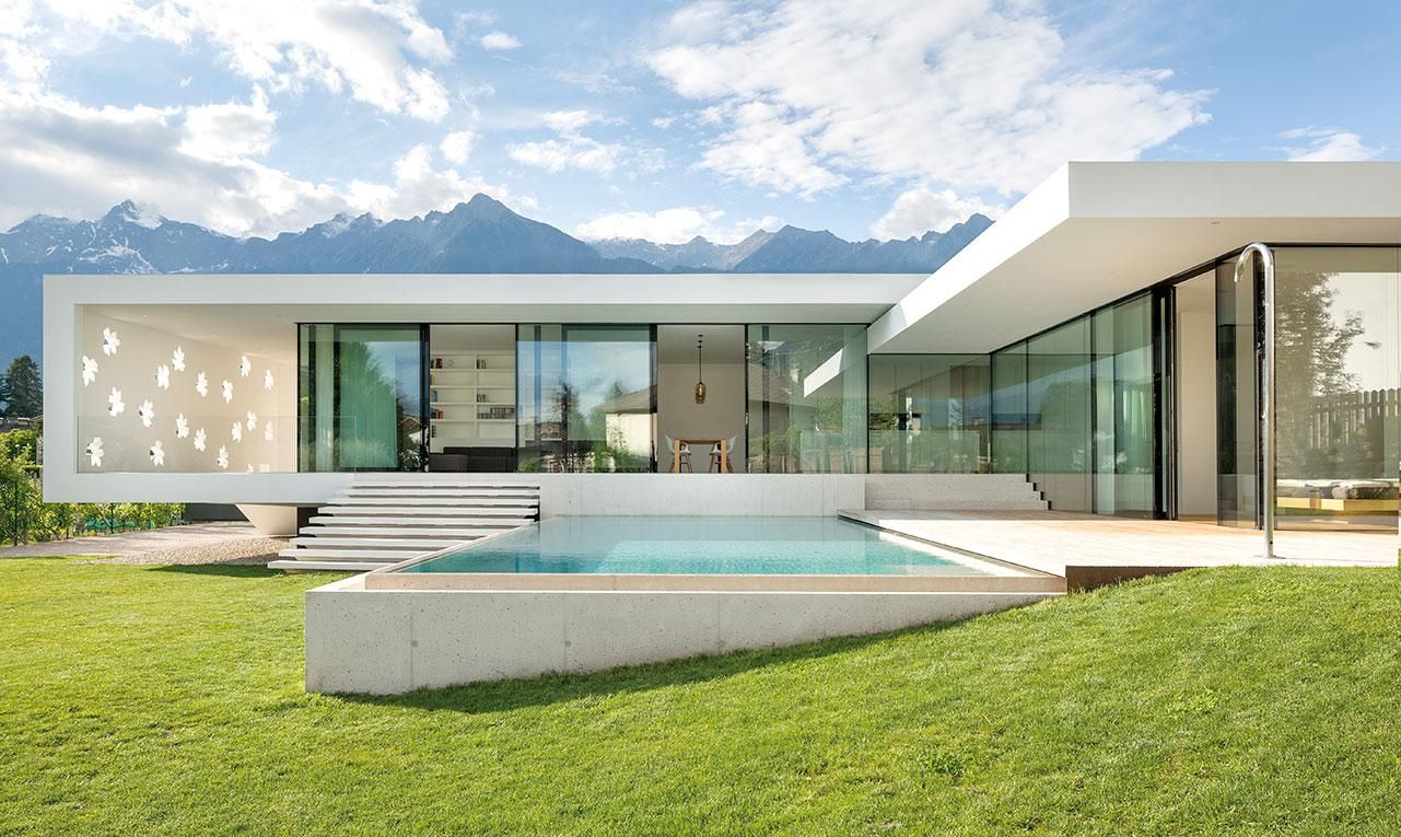 Італійська вишуканість: фото розкішної вілли з садом та басейном  Італійська вишуканість: фото розкішної вілли з садом та басейном