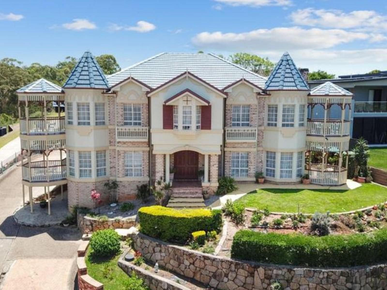 Все для дочери: как выглядит удивительный дом диснеевской принцессы в Австралии – фото