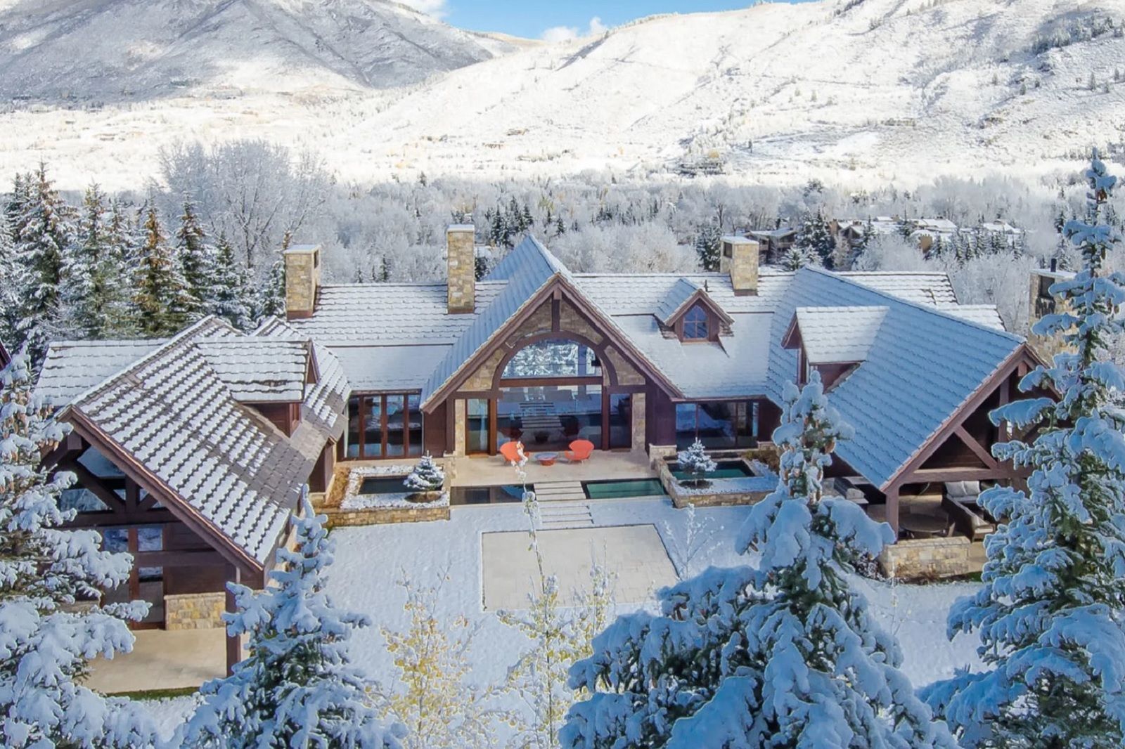 Зимові будиночки зірок: де голлівудські знаменитості зустрічають свята – дивовижні фото Зимові будиночки зірок: де голлівудські знаменитості зустрічають свята – дивовижні фото