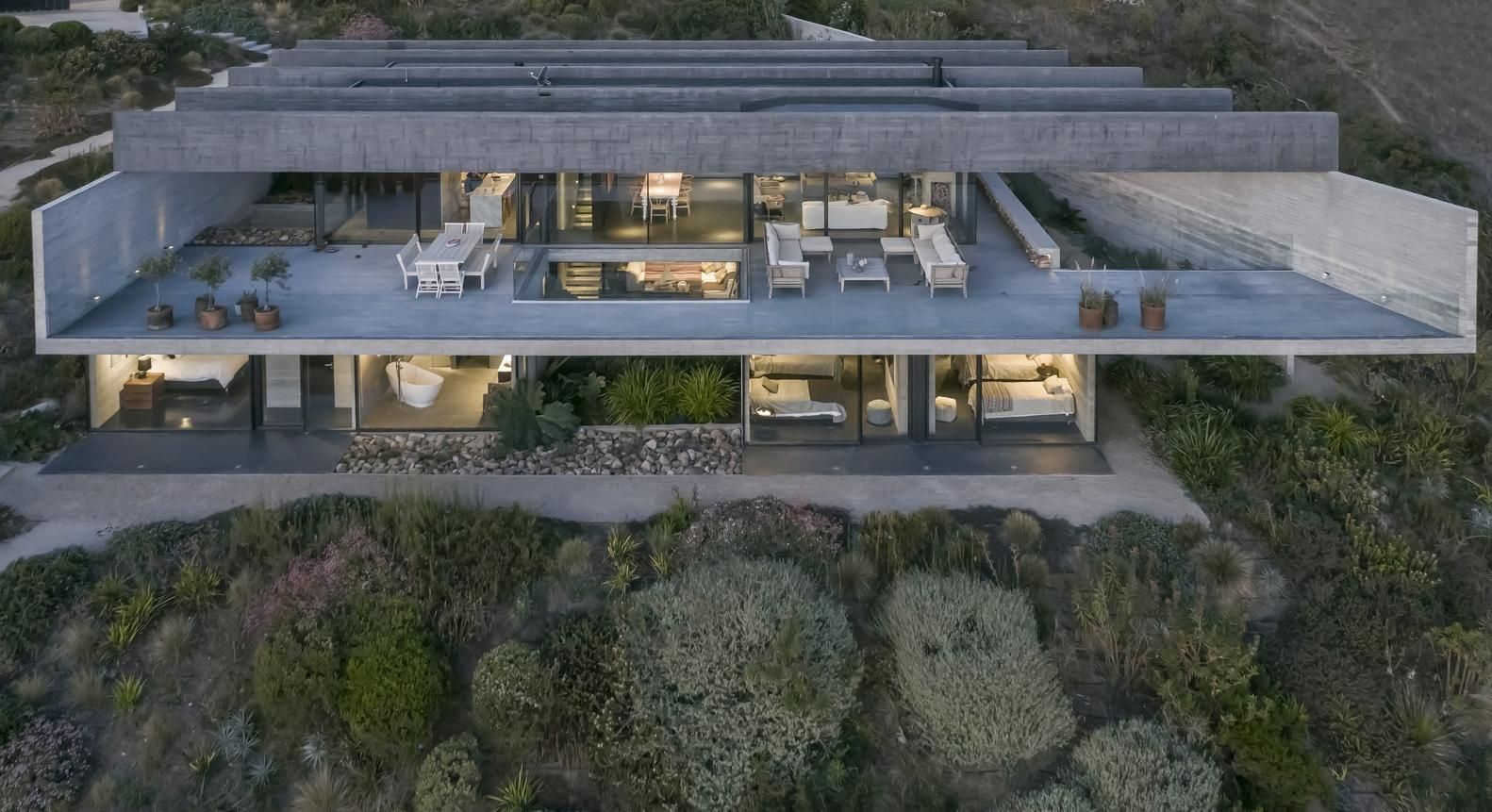 Розкішний будинок на морському схилі: у Чилі презентували незвичайний проєкт – фото