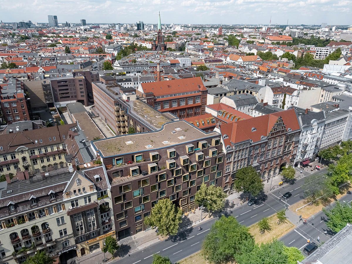 Піксельна кладка серед історичної архітектури: багатофункціональний комплекс у центрі  Берліна