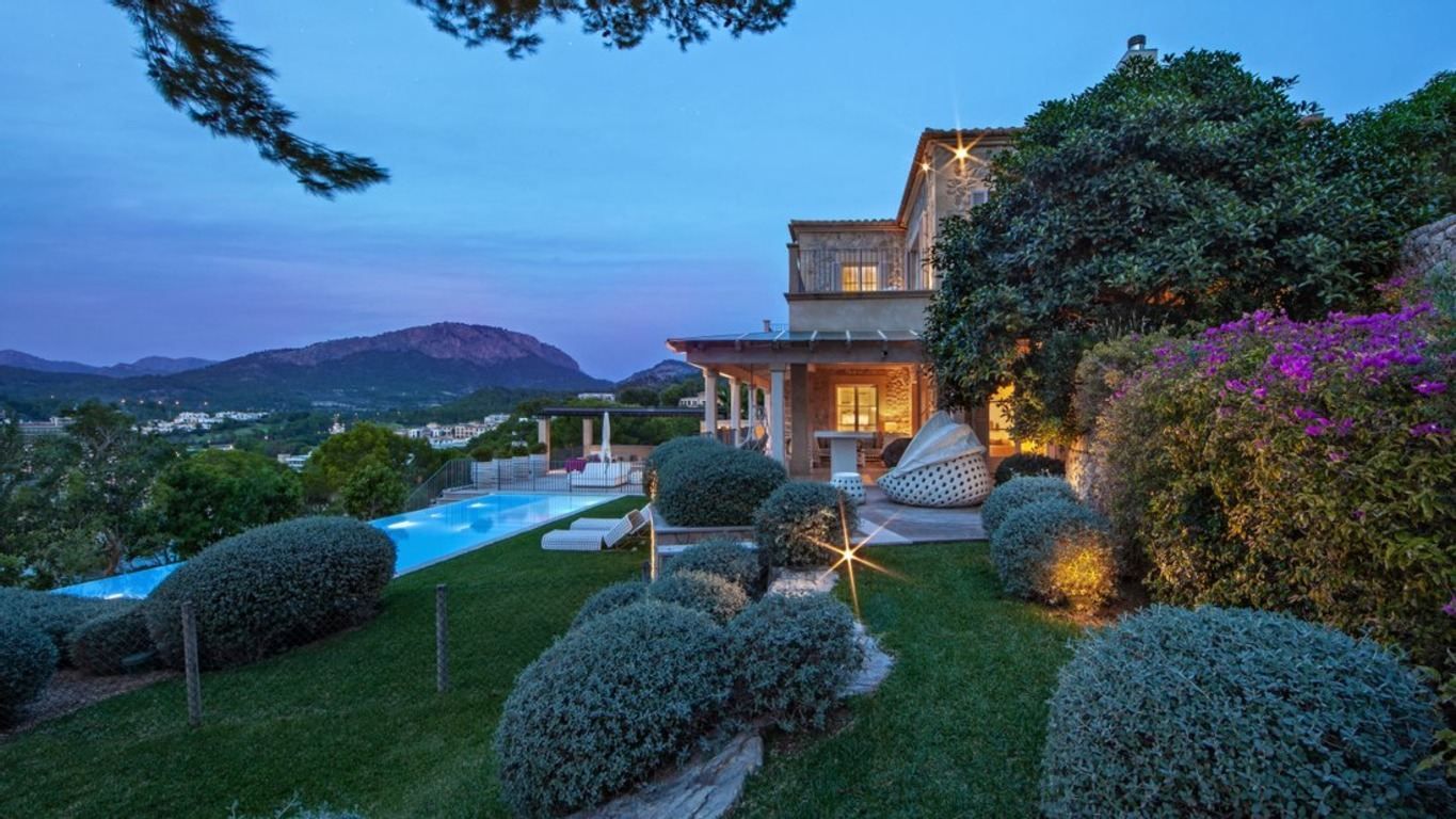 Романтика та море: захопливі фото вілли з природного каменю на Майорці Романтика та море: захопливі фото вілли з природного каменю на Майорці