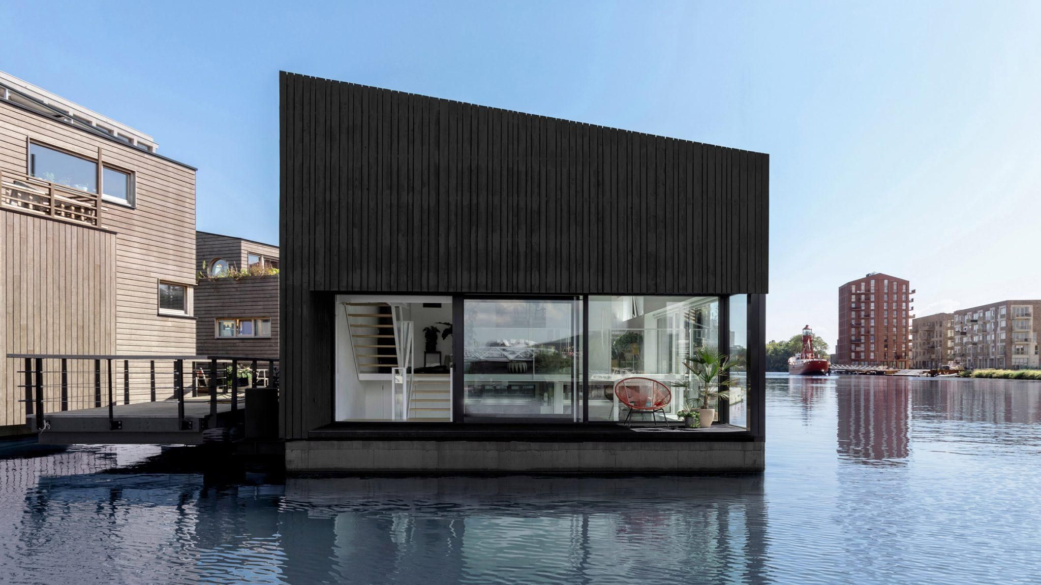 Життя на воді: як виглядає фантастичний новозбудований плавучий дім в Амстердамі – фото 