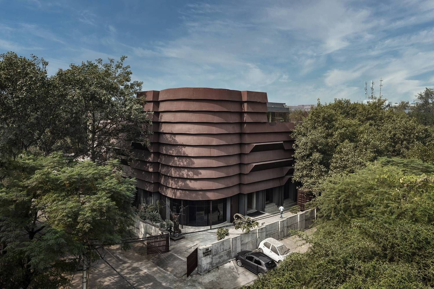 Удивительная индийская форма: как в Нью-Дели реконструировали здание для коммерции – фото Удивительная индийская форма: как в Нью-Дели реконструировали здание для коммерции – фото