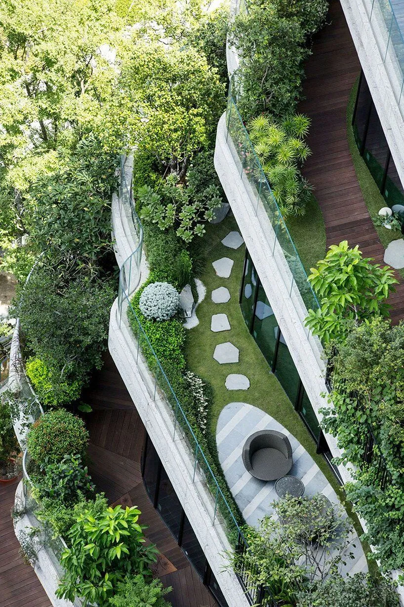 Проводити час на пишно насаджених балкнах буде неймовірно / Фото Designboom