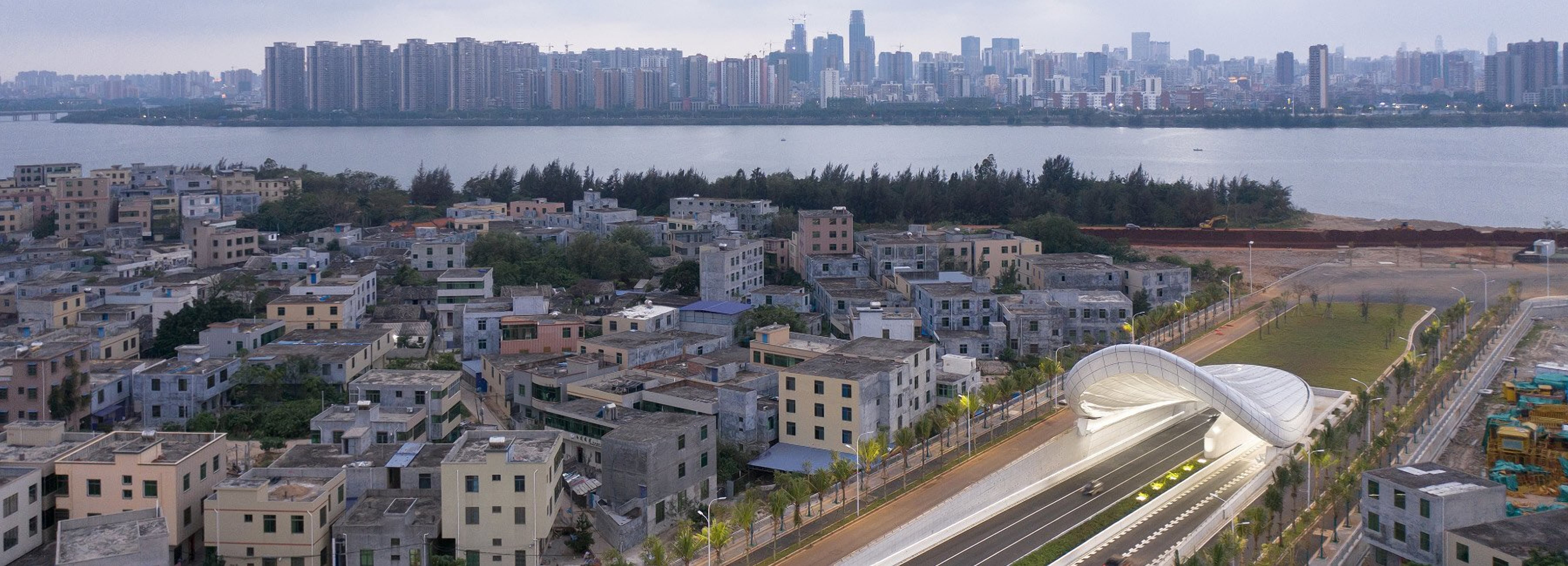 Искусство на дороге: на китайском острове Хайнань построили новый скульптурный тоннель – фото  Искусство на дороге: на китайском острове Хайнань построили новый скульптурный тоннель – фото