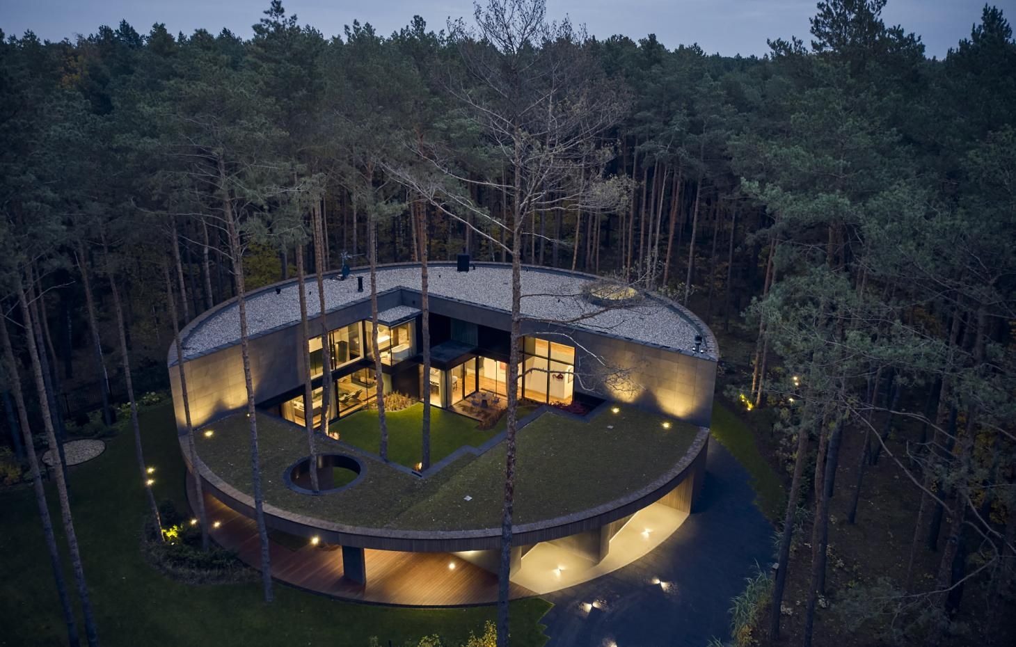 Грандиозная круглая вилла в польском лесу – прекрасные фото невероятного дома 