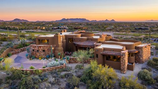 Шик та комфорт: ідеальний маєток у пустелі США – фото