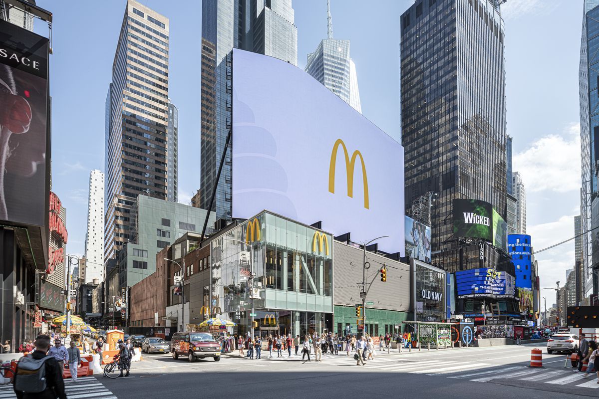 McDonald's – архитектурная история успеха: удивительные фото уникальных ресторанов по всему миру McDonald's – архитектурная история успеха: удивительные фото уникальных ресторанов по всему миру