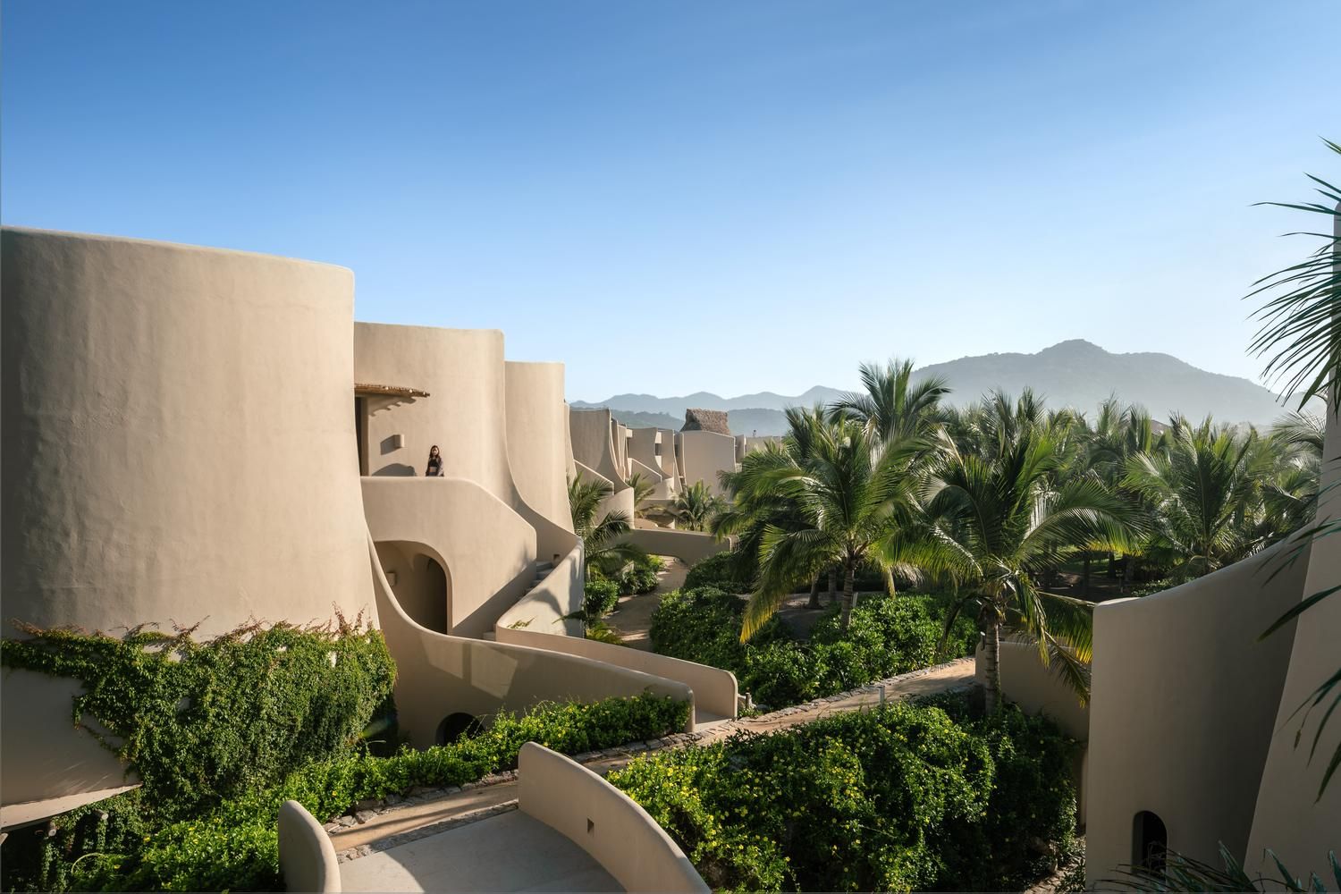 Житло поруч з Тихим океаном: новий квартирний комплекс у мексиканському пляжному селищі 