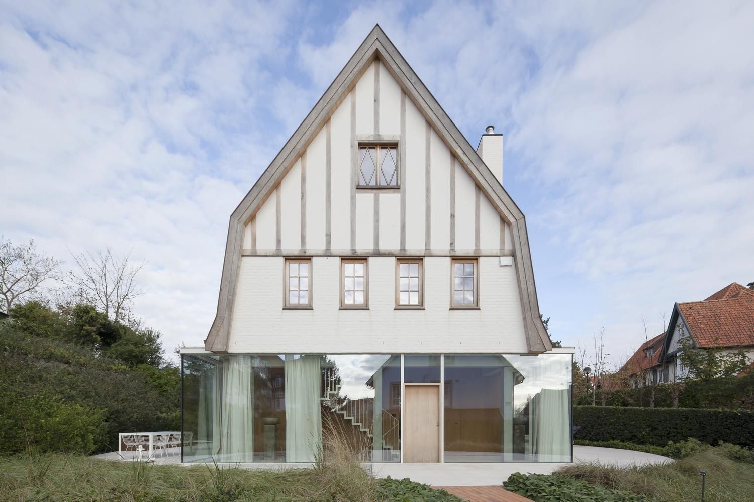 Ляльковий будиночок: фото вражаючого оновлення старовинної бельгійської вілли Ляльковий будиночок: фото вражаючого оновлення старовинної бельгійської вілли