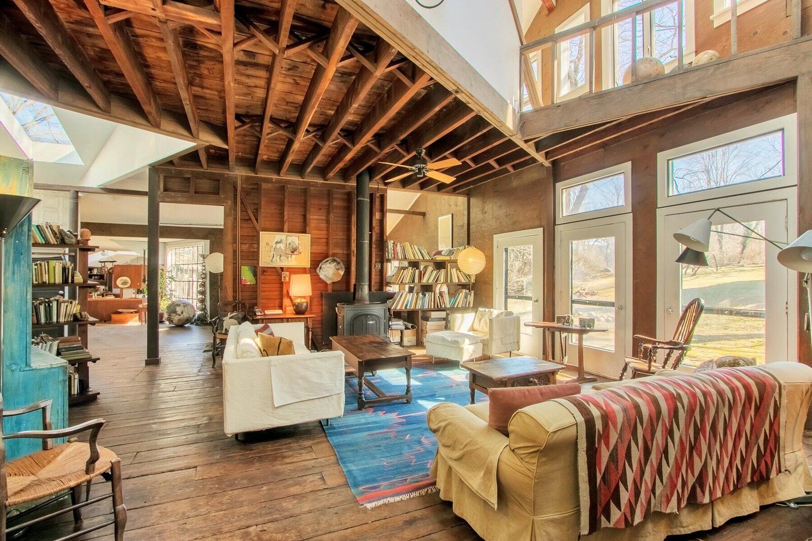 Художественный уголок: продается исключительная усадьба известной художницы – фото Художественный уголок: продается исключительная усадьба известной художницы – фото