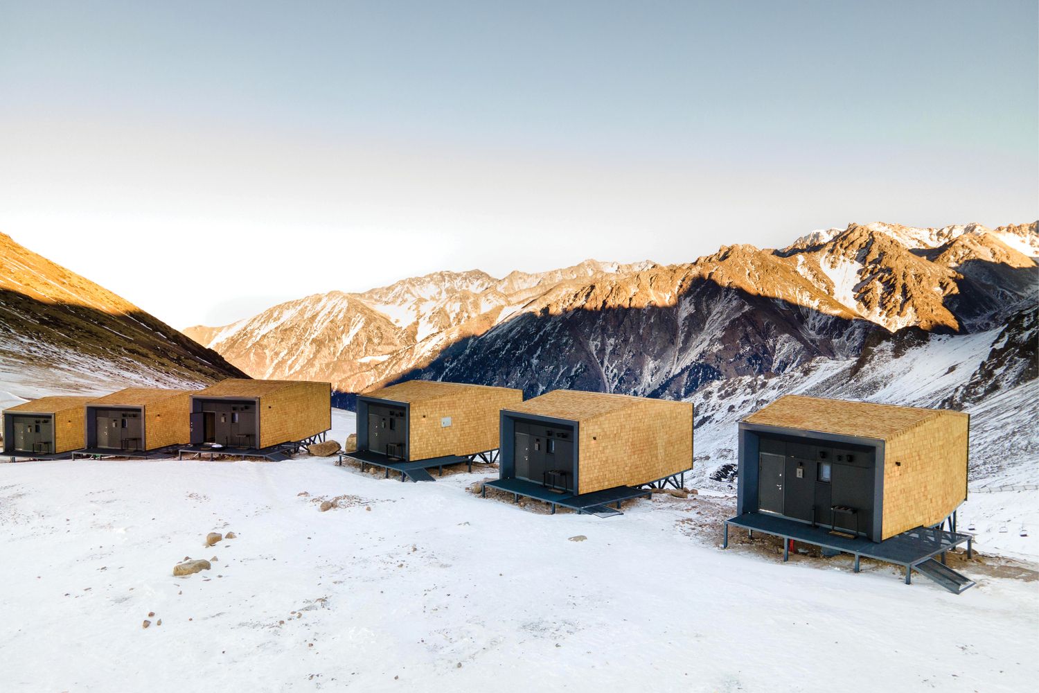 Гірський мінімалізм: еко-табір, який не захочеться покидати