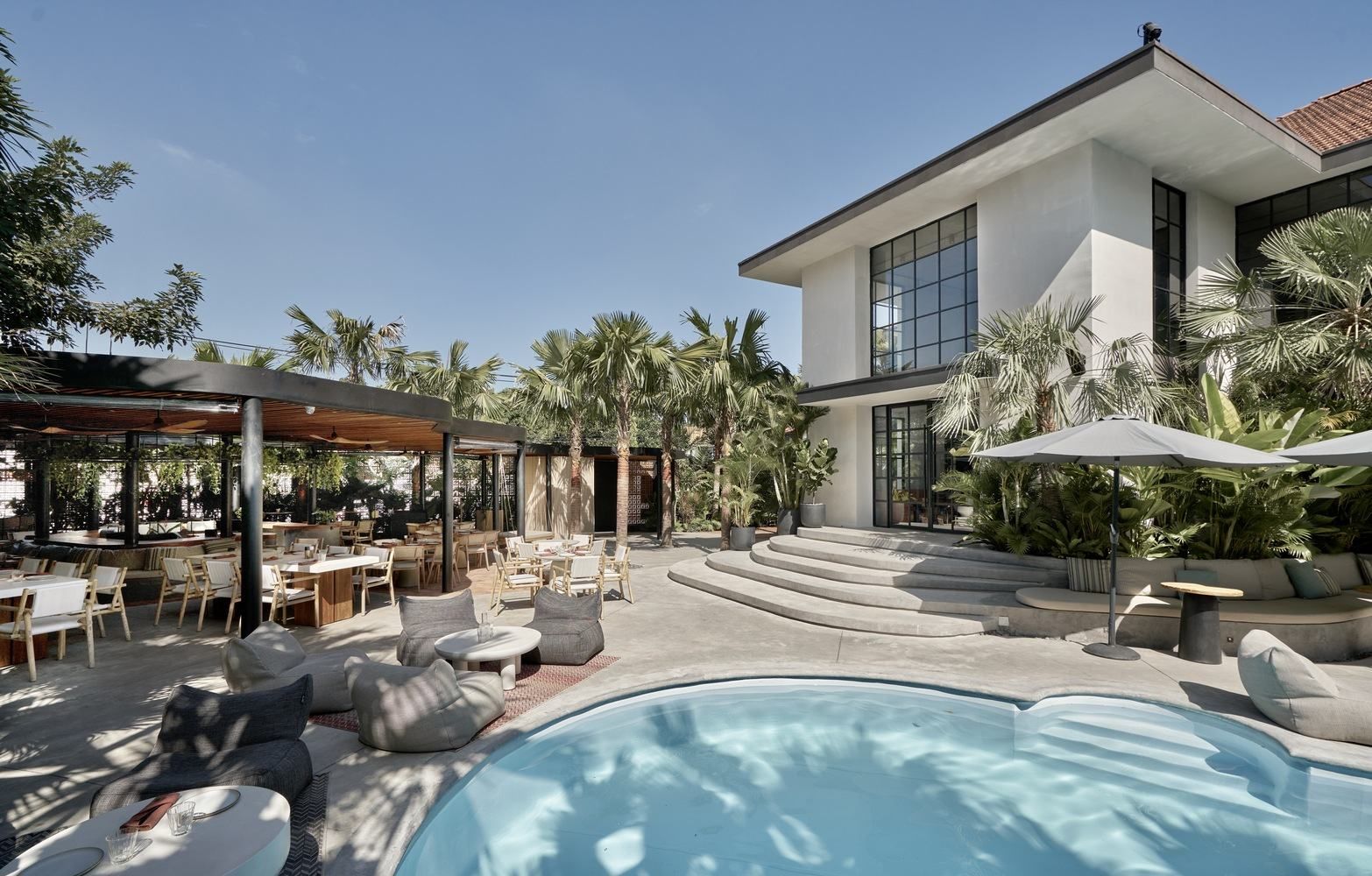 Тропічний відпочинок: фото ресторану у В'єтнамі із неймовірною зеленню Тропічний відпочинок: фото ресторану у В'єтнамі із неймовірною зеленню