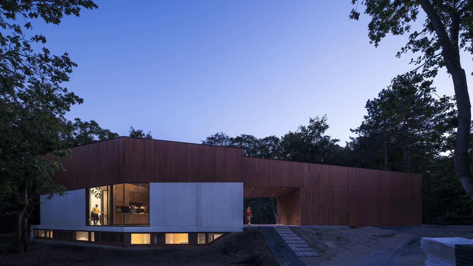 Лісовий куточок: сімейна резиденція, що вражає витонченістю Лісовий куточок: сімейна резиденція, що вражає витонченістю