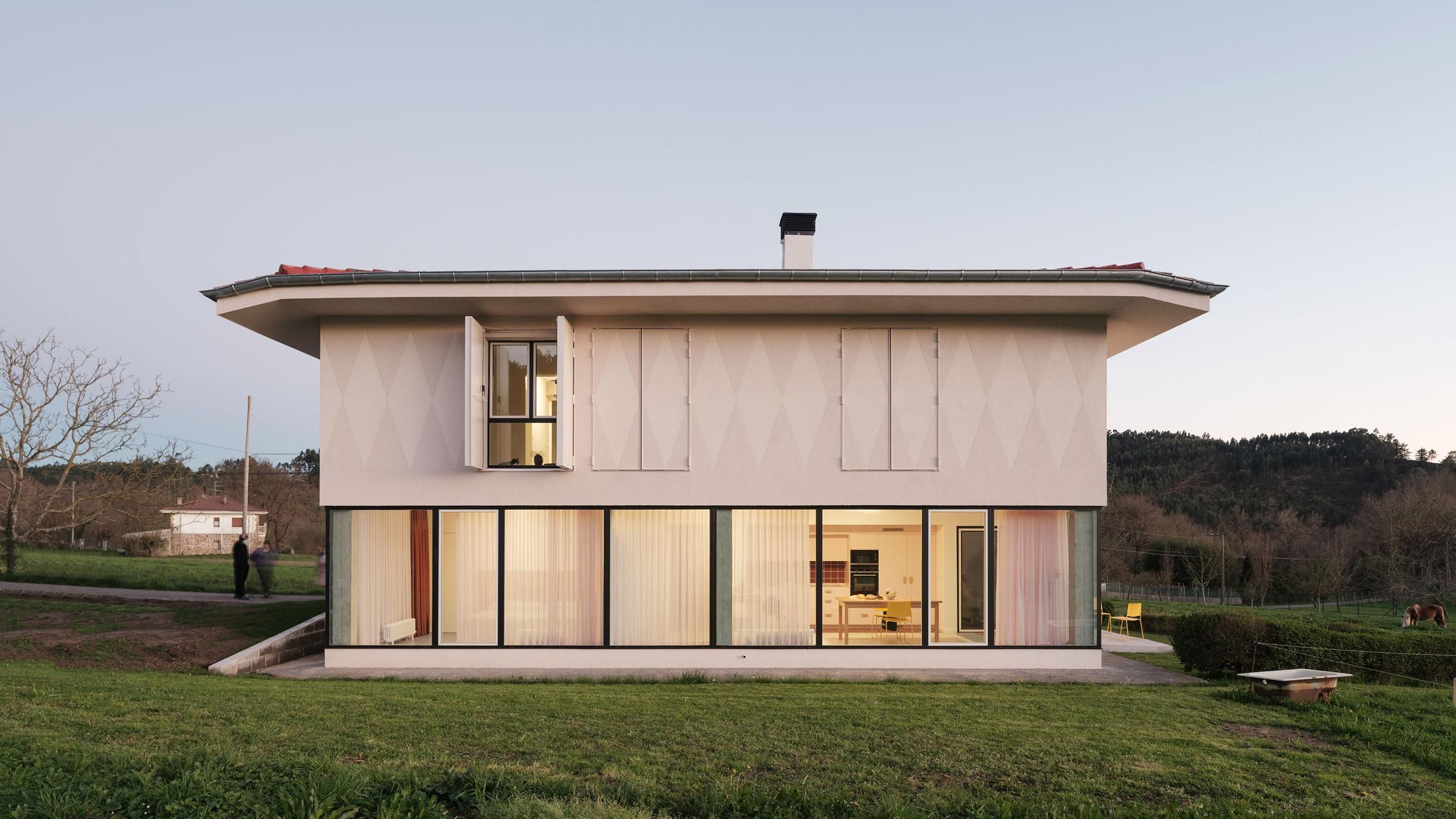 Два дома из одного: невероятное превращение фермерского жилья в Испании  Два дома из одного: невероятное превращение фермерского жилья в Испании