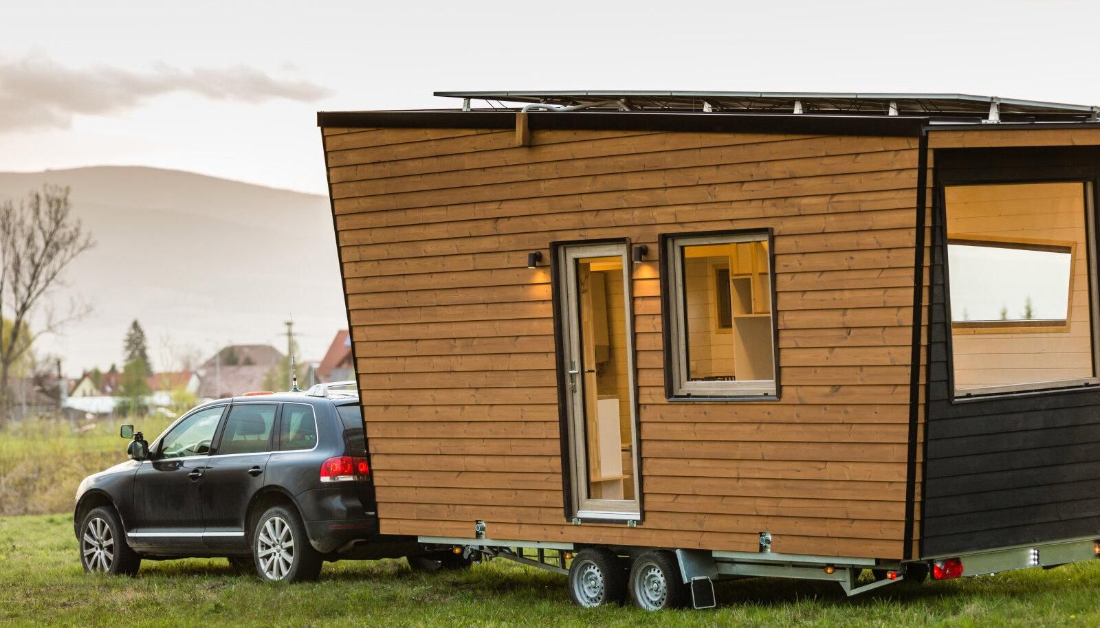 Дім, який завжди з тобою: підбірка крихітних будиночків на колесах
Дім, який завжди з тобою: підбірка крихітних будиночків на колесах