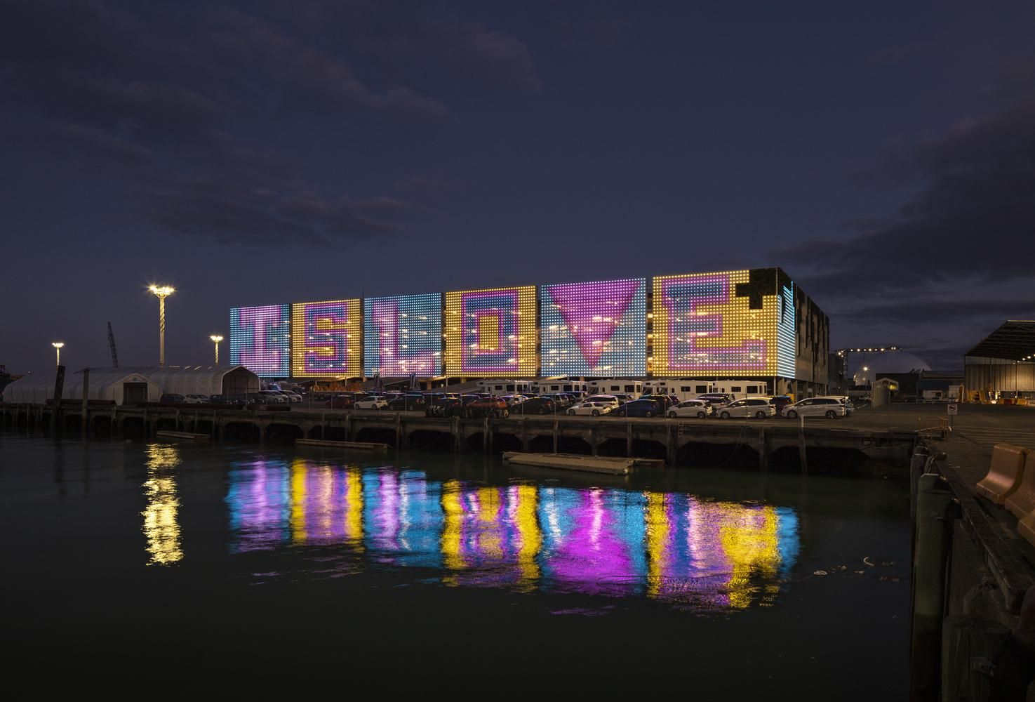 Функціональна архітектура: масштабна стоянка на кілька поверхів у Новій Зеландії  Функціональна архітектура: масштабна стоянка на кілька поверхів у Новій Зеландії