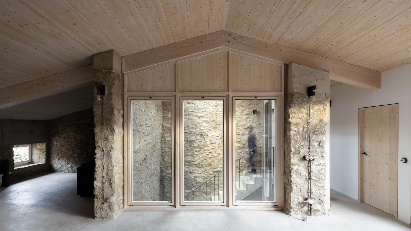 Жити в історії: дивовижна оселя всередині пам'ятки архітектури Жити в історії: дивовижна оселя всередині пам'ятки архітектури