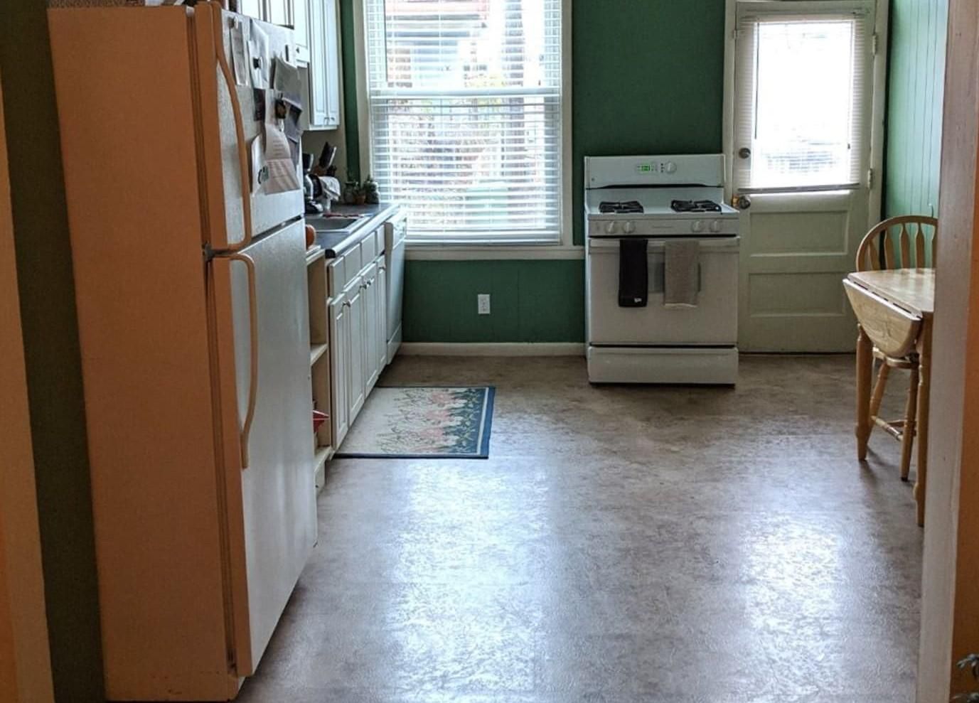 Женщина самостоятельно сделала ремонт: 117-летняя кухня получает новое лицо – фото  Женщина самостоятельно сделала ремонт: 117-летняя кухня получает новое лицо – фото