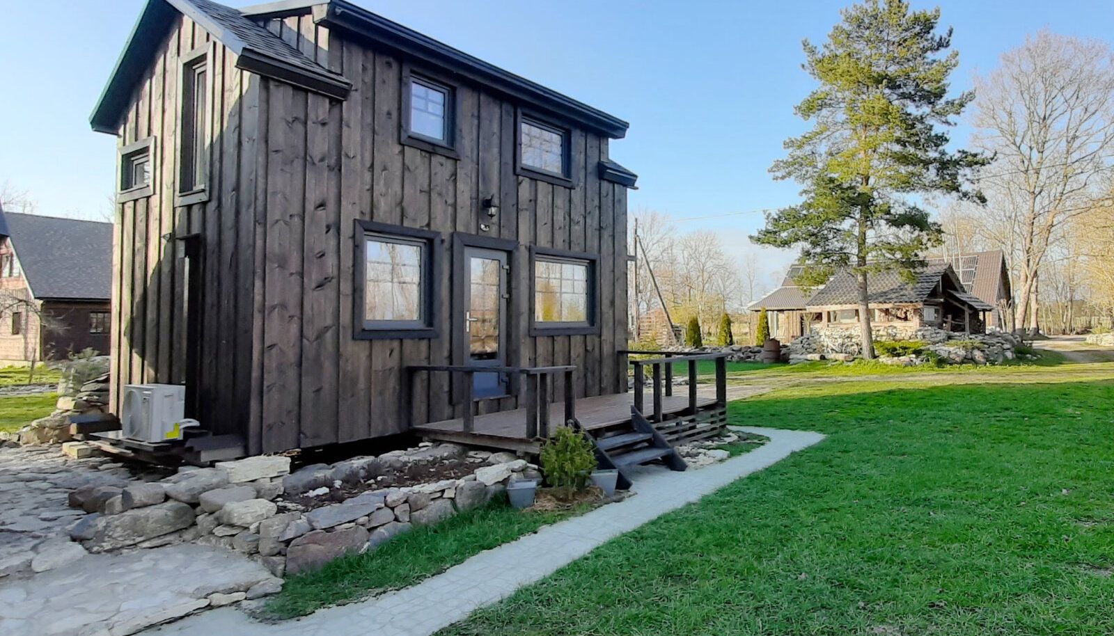 Красота на заднем дворе: как построить небольшой гостевой дом за ограниченное время Красота на заднем дворе: как построить небольшой гостевой дом за ограниченное время