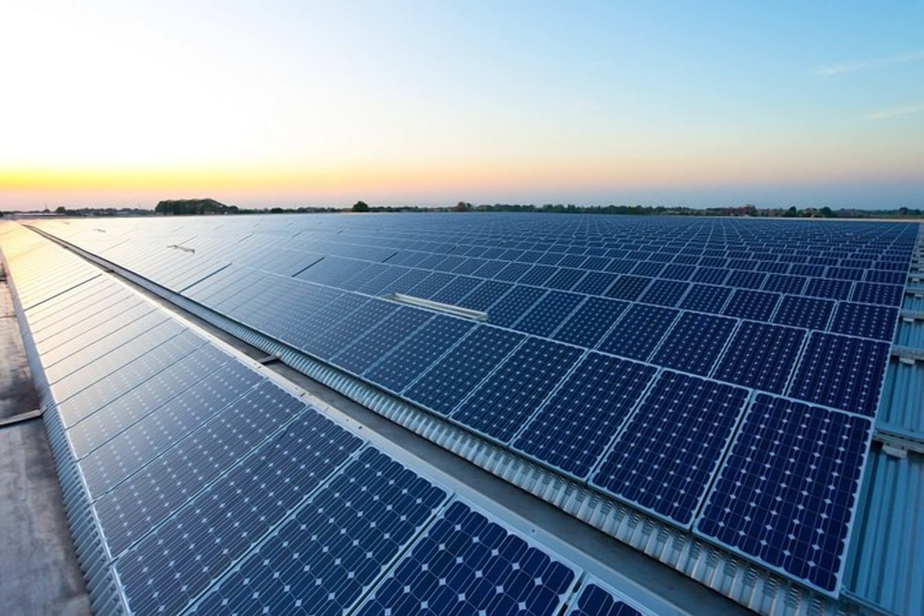 Інженерна гордість: у Саудівській Аравії зводять найбільшу у світі сонячну електростанцію