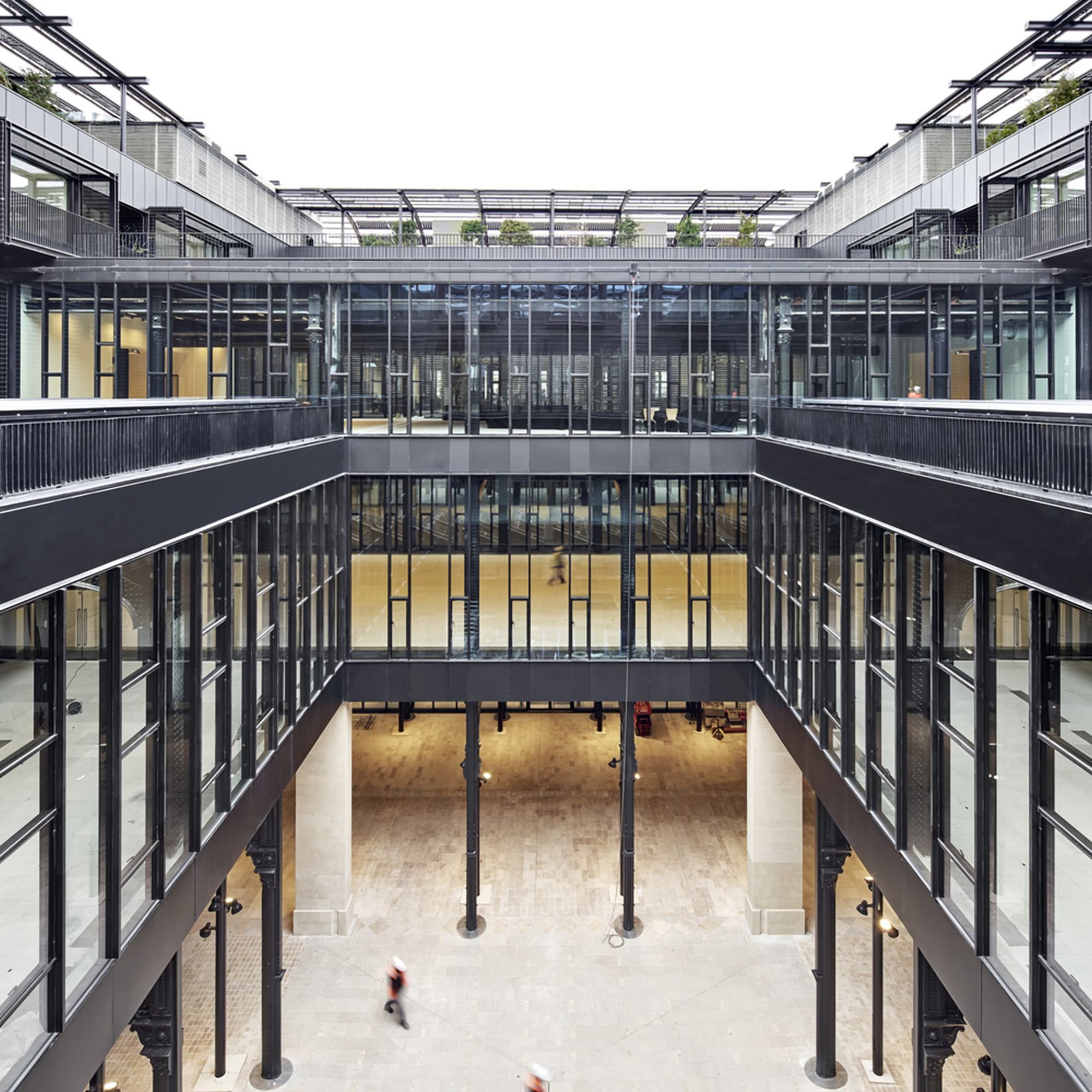 Место коммуникабельности и услуг: трансформация исторического комплекса в Париже  Место коммуникабельности и услуг: трансформация исторического комплекса в Париже