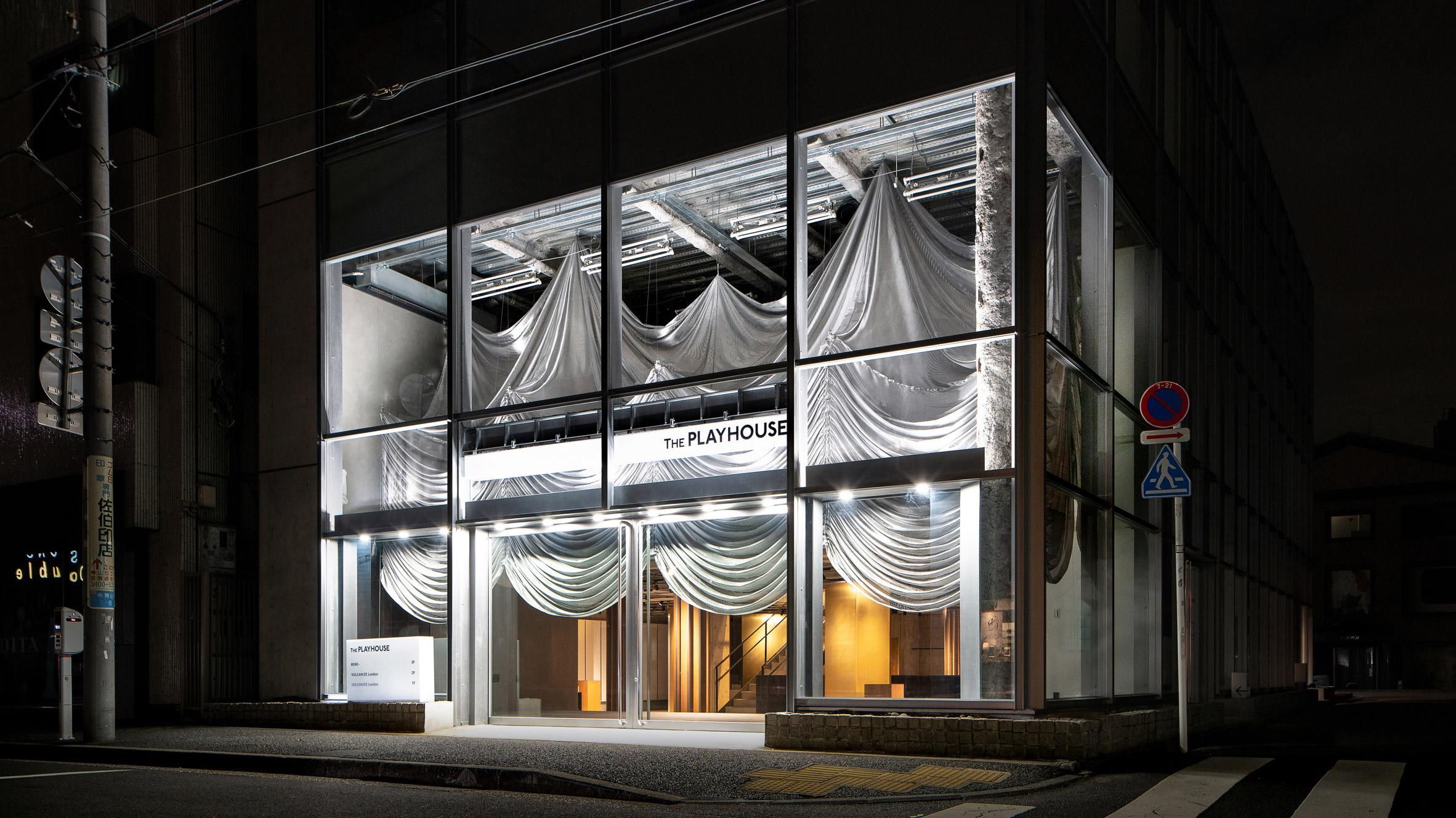 Атмосфера театру: токійський магазин моди The Playhouse дивує антуражем Атмосфера театру: токійський магазин моди The Playhouse дивує антуражем