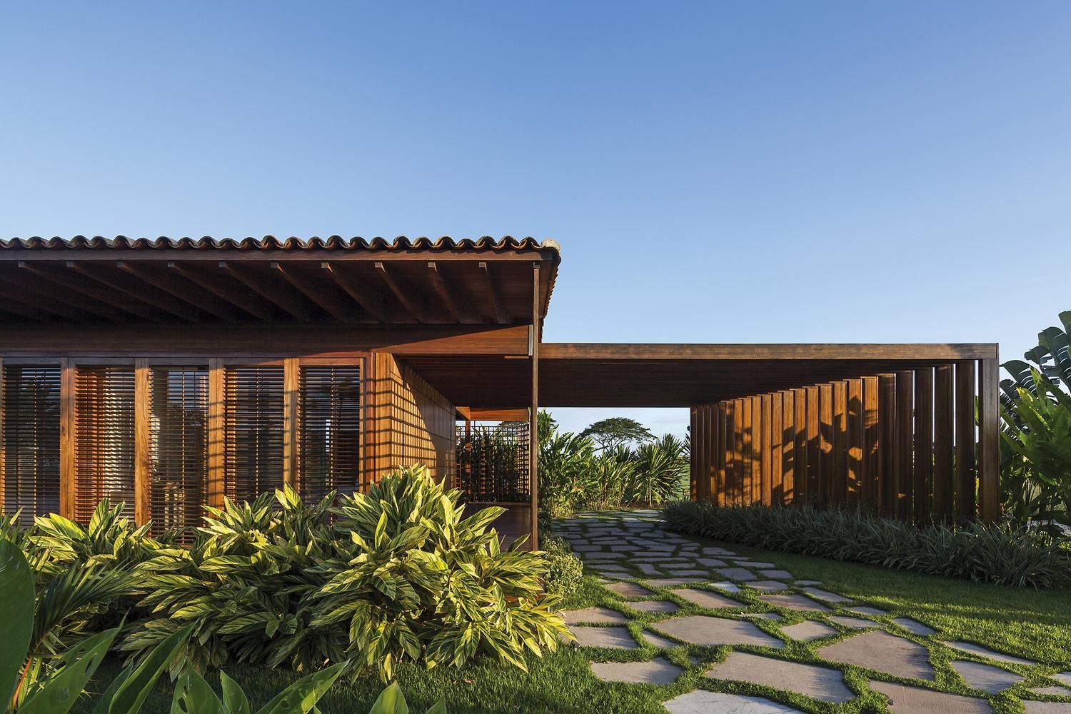 Сказка в тропиках: вилла в Бразилии, которая заставит мечтать об отпуске Сказка в тропиках: вилла в Бразилии, которая заставит мечтать об отпуске