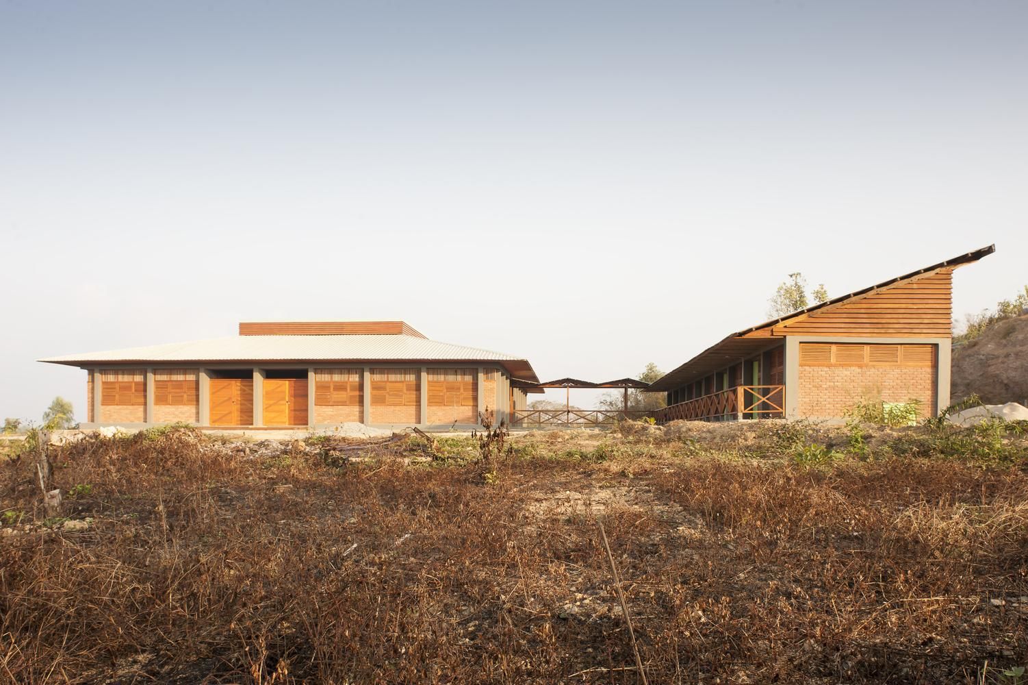 Допомога серед пустелі: надихаючий проєкт лікарні у Бірмі Допомога серед пустелі: надихаючий проєкт лікарні у Бірмі