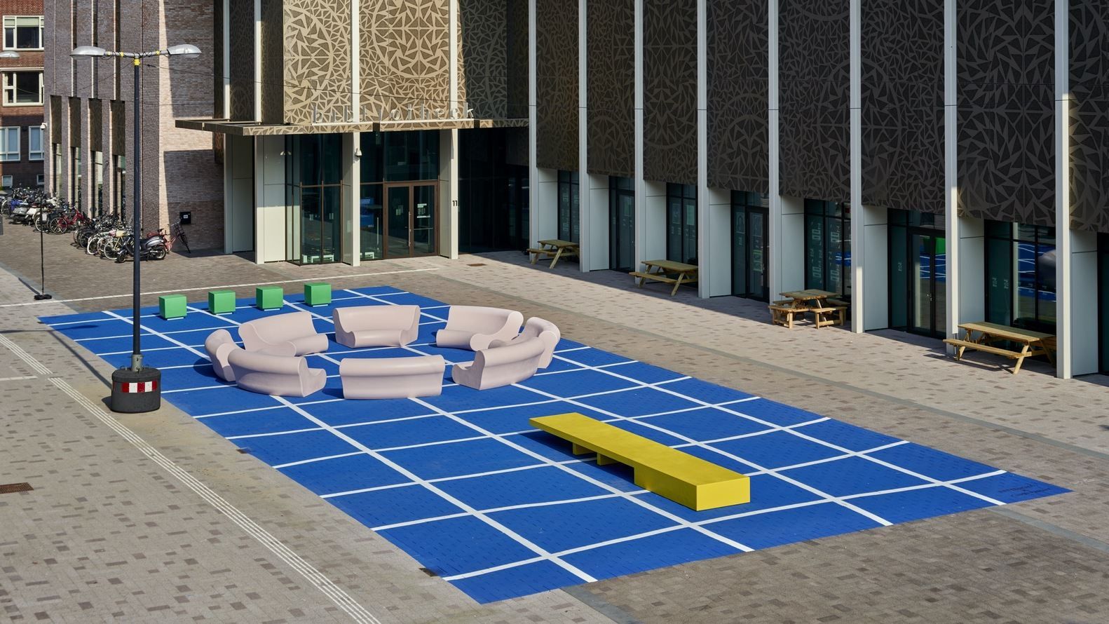 Заклик до спілкування: у Нідерландах створили класну інсталяцію для зближення людей Заклик до спілкування: у Нідерландах створили класну інсталяцію для зближення людей