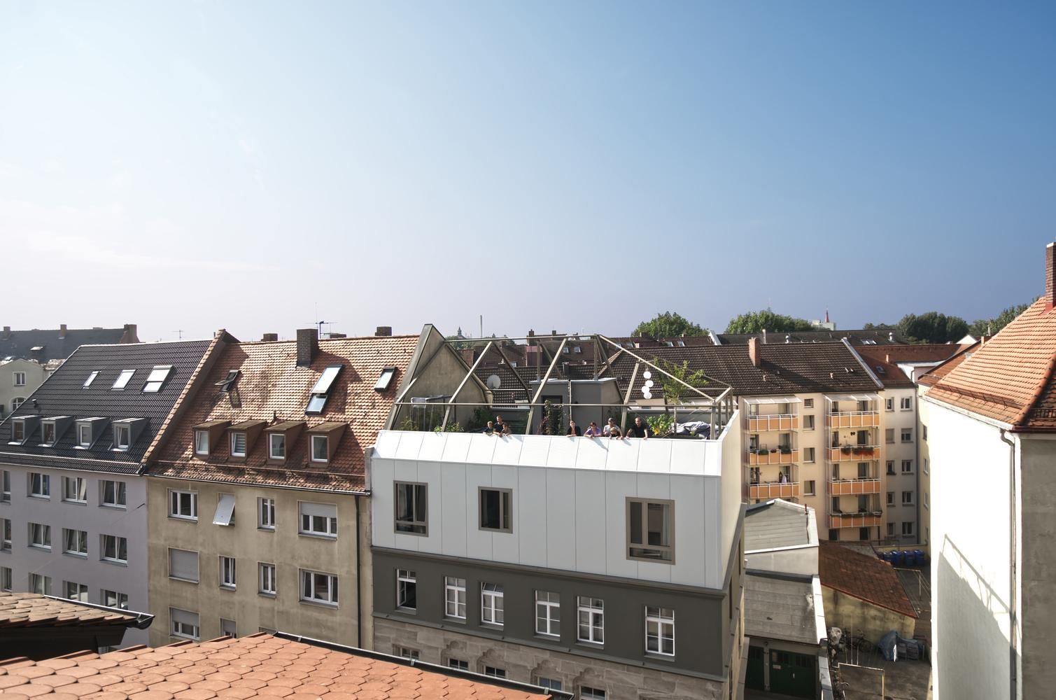 Сад на крыше: как добавить уюта и гостеприимства многоквартирным домам 