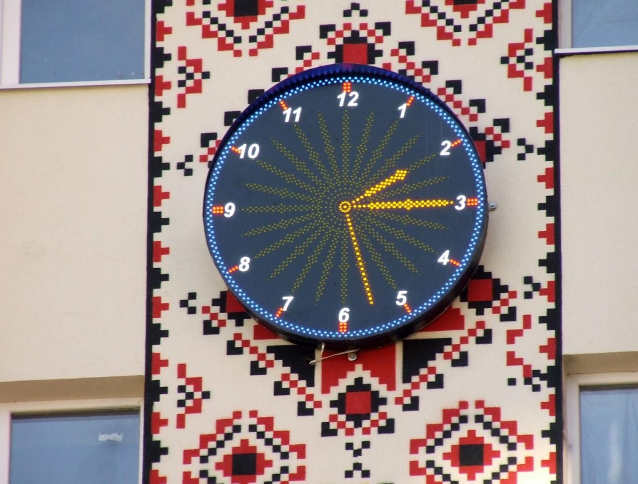 Стрит-арт по-украински: подборка уникальных сооружений, украшенных вышивкой Стрит-арт по-украински: подборка уникальных сооружений, украшенных вышивкой