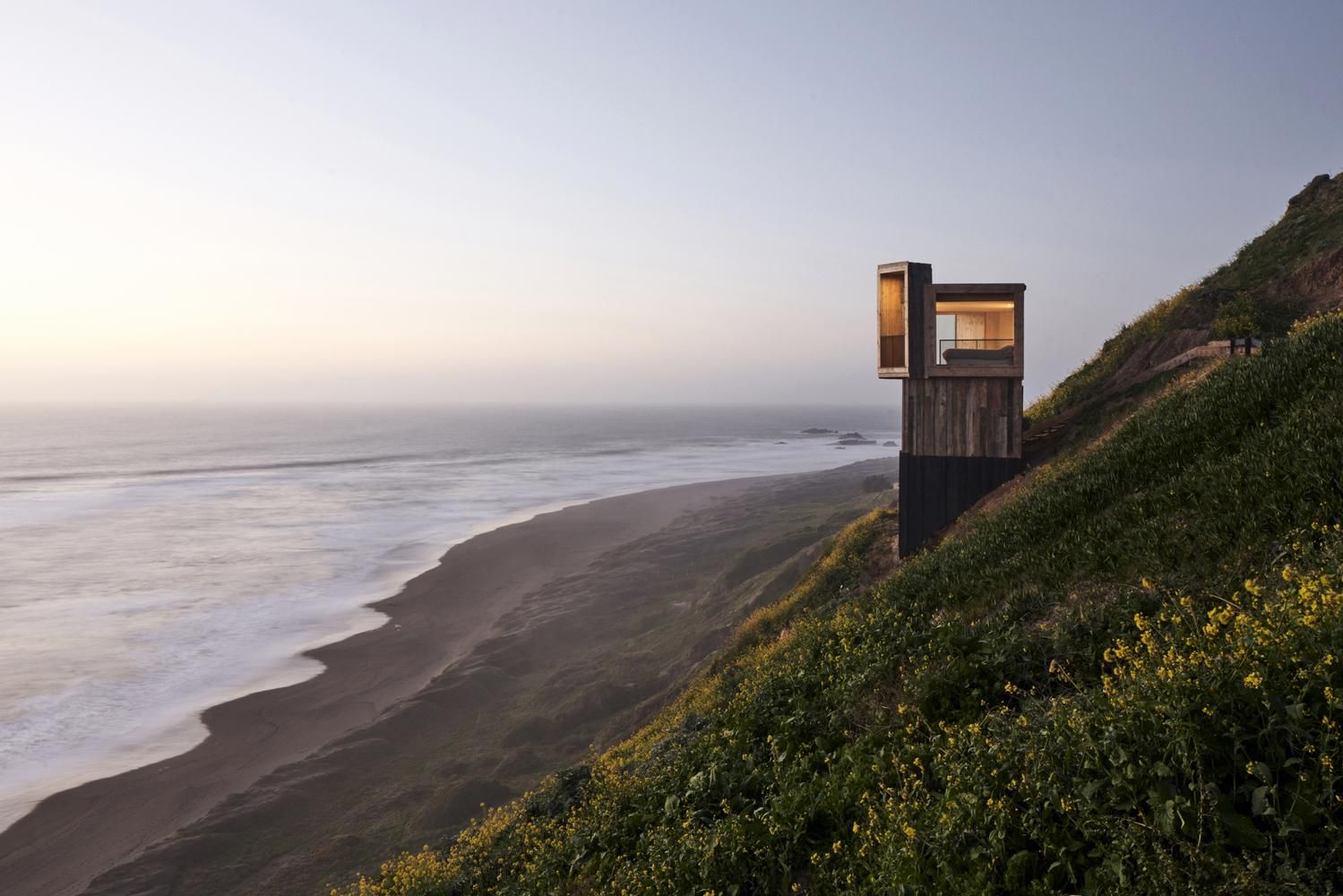 Над ущелиною: казкові хатинки для відпочинку на узбережжі Чилі  Над ущелиною: казкові хатинки для відпочинку на узбережжі Чилі