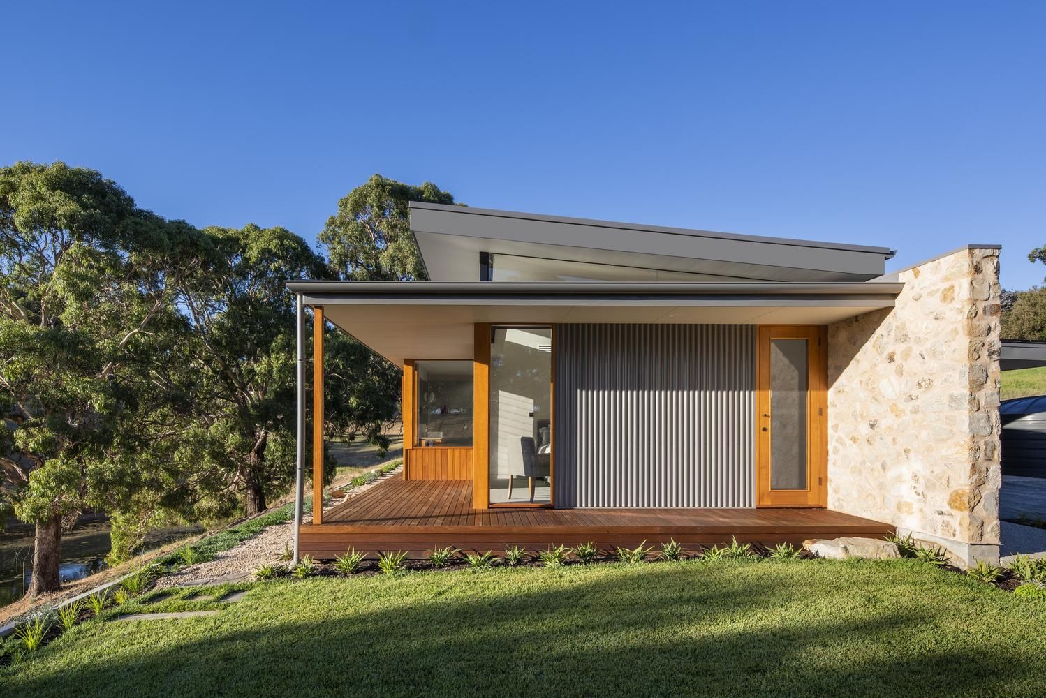 Гармонія каменю та дерева: будинок в Австралії, який чарує виглядом