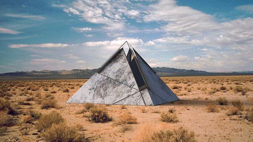 Последнее пристанище: в пустыне США создали особенные пирамиды 