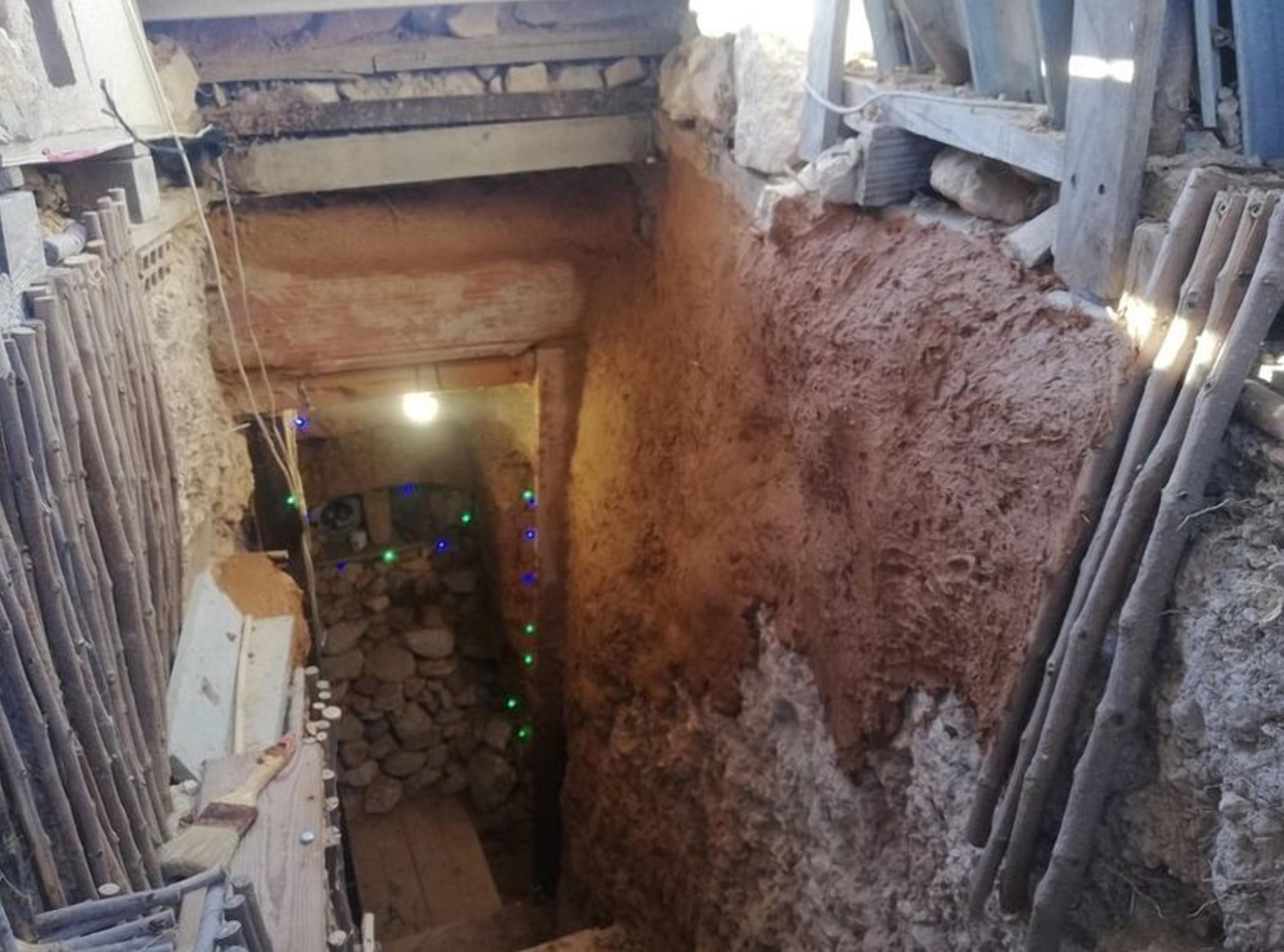 Підземний бункер: розлючений підліток викопав для себе особистий простір – відео