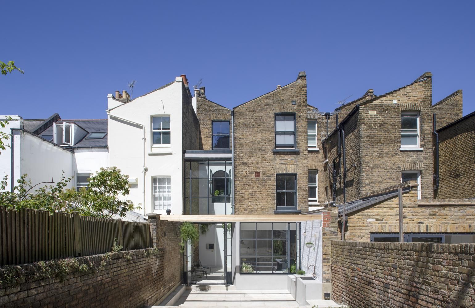 Британская классика: дом в Лондоне, который очаровывает уютом 
